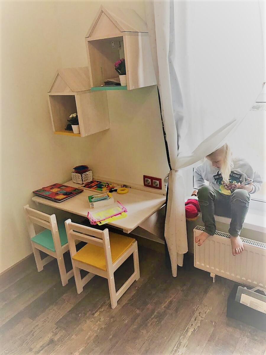 детский столик и стульчик из дерева на заказ полосатая лошадка