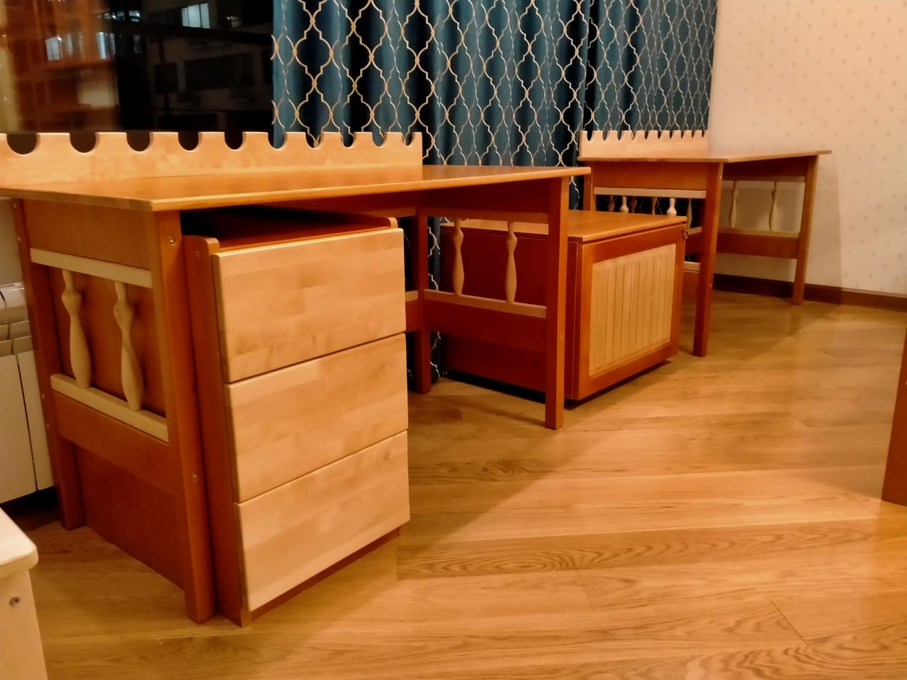 детский письменный стол из берёзы